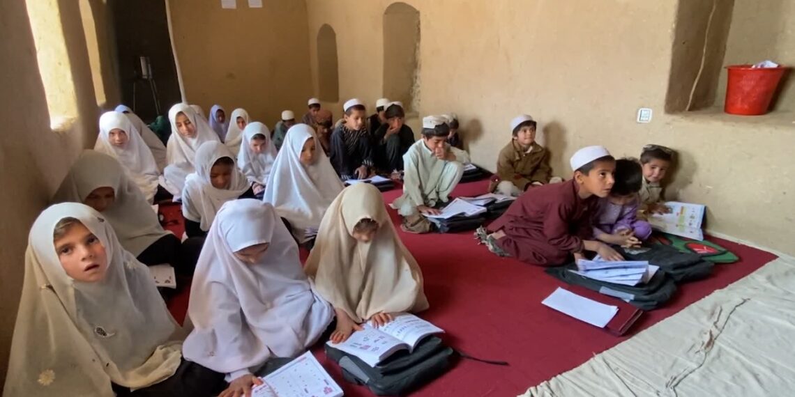 راپورونه: پرعصري زده کړو محدودیت لګېدو له امله دیني مدرستو ته پاملرنه ډېره شوې