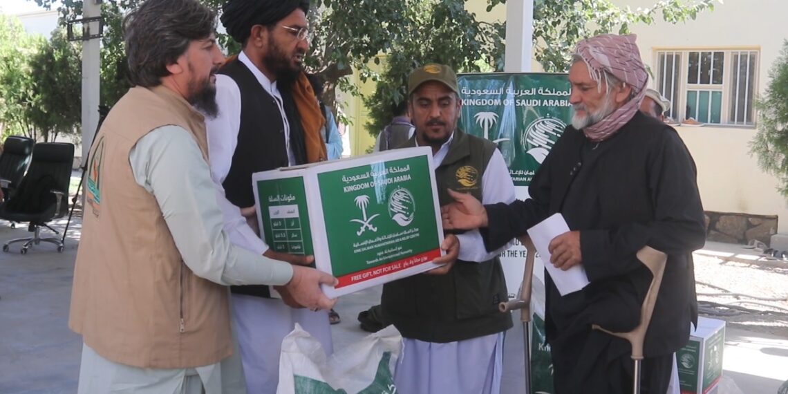 ملک سلمان بنسټ هرات کې راستنو شویو کډوالو ته د مرستو وېشلړۍ پيل کړه