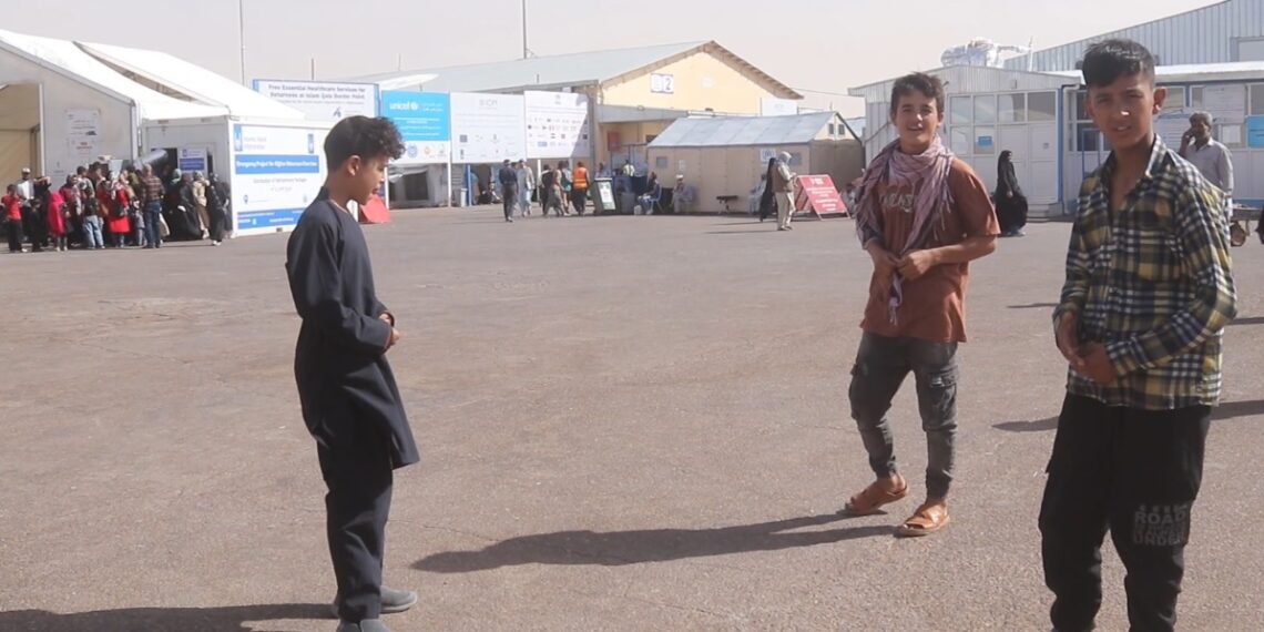 له ایرانه راستانه شوي ماشومان په کور دننه د زده کړوغوښتنه کوي