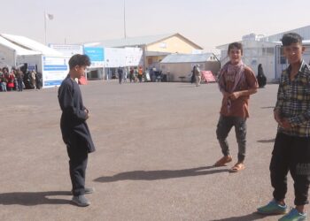 له ایرانه راستانه شوي ماشومان په کور دننه د زده کړوغوښتنه کوي