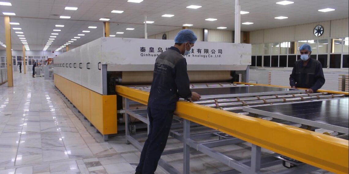 هرات کې له ایرانه راستنو شویو ۶ زرو تنو ته د کار زمینه برابره شوې