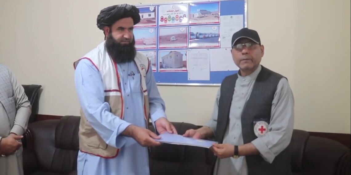 د سره صلیب نړیوال فډراسیون هرات کې له سرې میاشتې ټولنې سره د درملو او طبي تجهیزاتو مرسته کړې