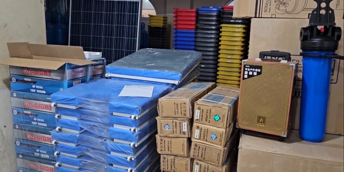 هلمند کې ۱۲۳ روغتیايي مرکزونو ته طبي توکي او وسایل وېشل کېږي