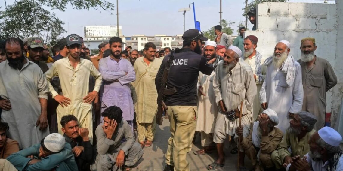 افغان کډوال: له افغانانو سره د پاکستان پوليسو چلن لا بدتر شوی