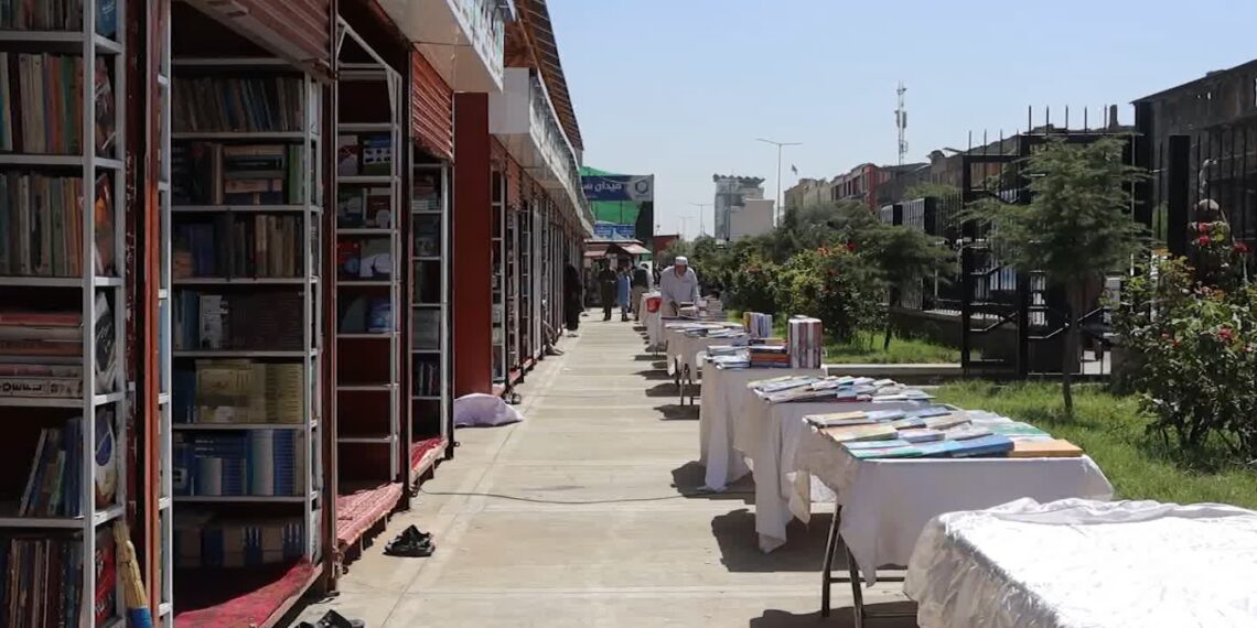 کابل کې ښار کې د کتاب درې ورځنی نندارتون او ځانګړی مارکېټ پرانیستل شول