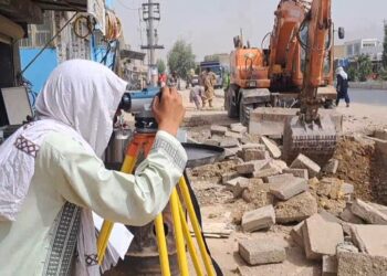 له اروزګان ولایت او شمالي ولسوالیو سره د کندهار ښار نښلولو سړک د پراخولو چارې پیل شوې