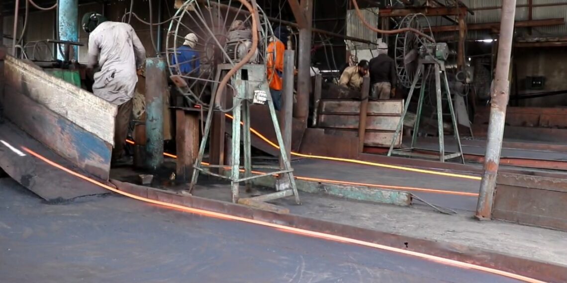 کندهار کې صنعتکاران: د برېښنا کموالي مو د تولید کچه ټیټه کړې