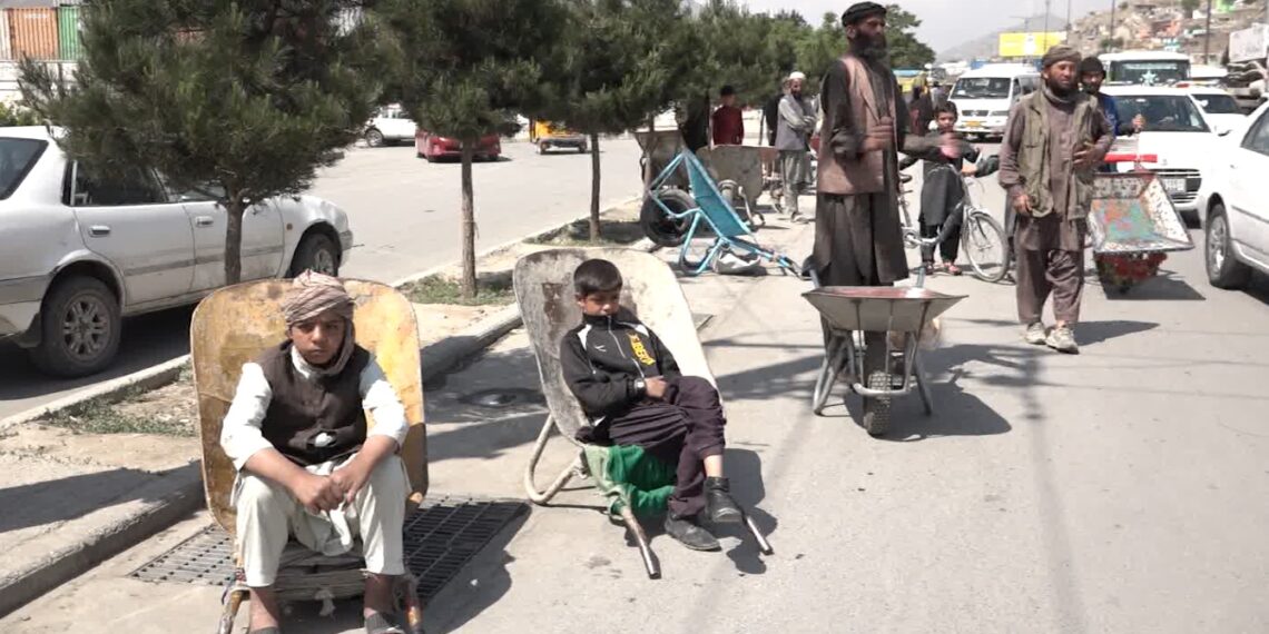 یونیسف: د افغانستان نیمايي وګړي بشري مرستو ته اړتیا لري