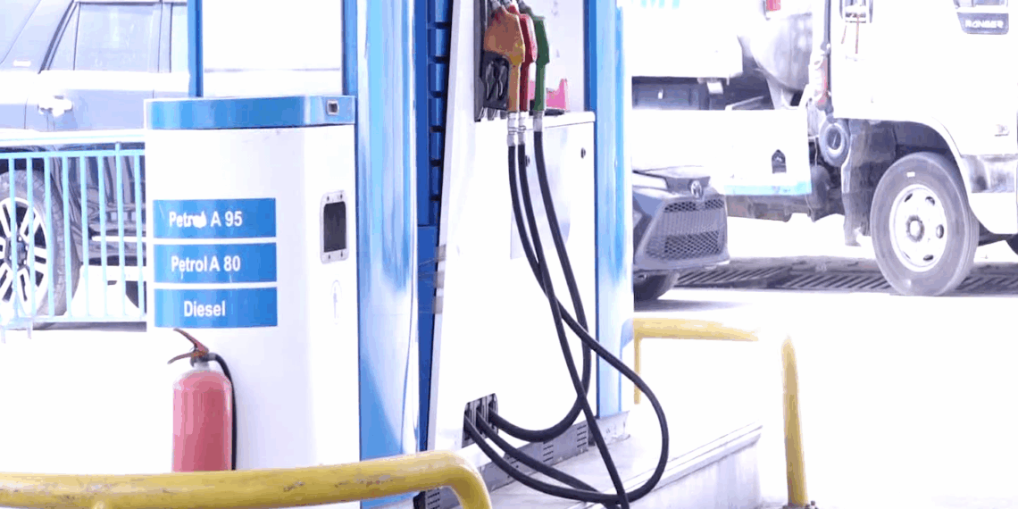 هېوادوال په پرله پسې توګه د تېلو بیو له لوړېدو شکایت کوي