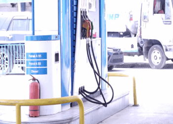 هېوادوال په پرله پسې توګه د تېلو بیو له لوړېدو شکایت کوي