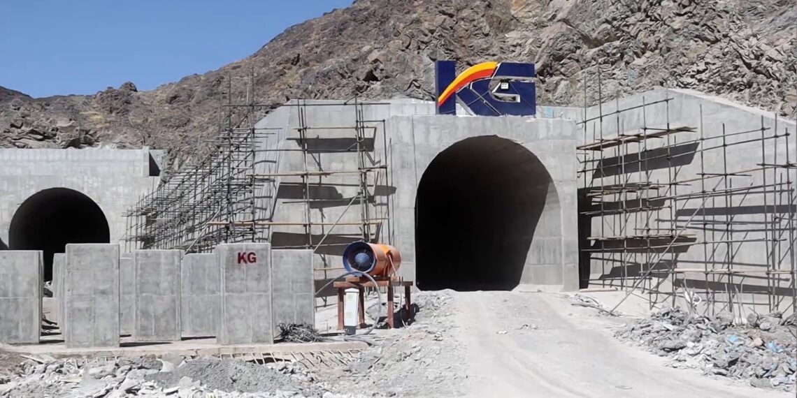 د بخش اباد بند انحرافي ټونلو رغنیزي چارې ۹۵ سلنه بشپړې شوې دي