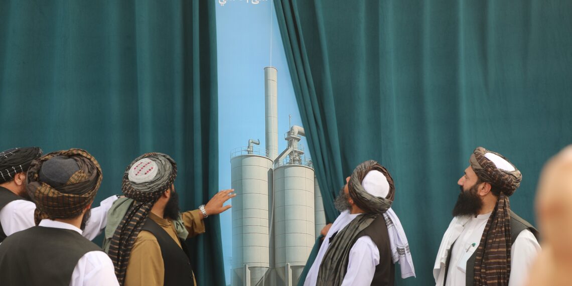 په بغلان ولایت کې د غوري سیمنټو درېیمې فابریکې جوړولو چارې پيل شوې