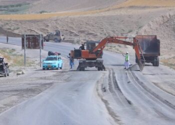 د مزارشريف-دره صوف سړک د بیارغونې چارې پیل شوې