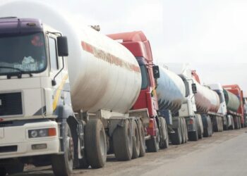 د صنعت او سوداګرۍ وزارت: د تېلو واردولو برخه کې نوي سټنډرډونه منظور شوي