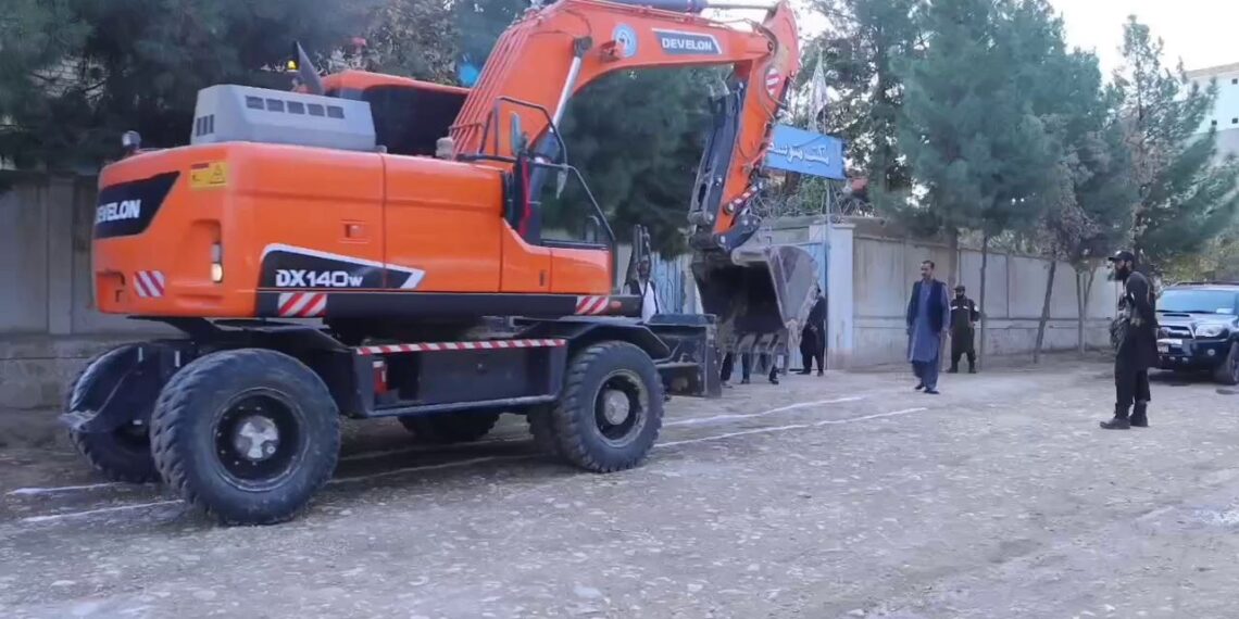 مزارشریف کې د سلګونه میلیونه افغانیو په ارزښت ۳۰ پراختیایي پروژې تر کار لاندې دي