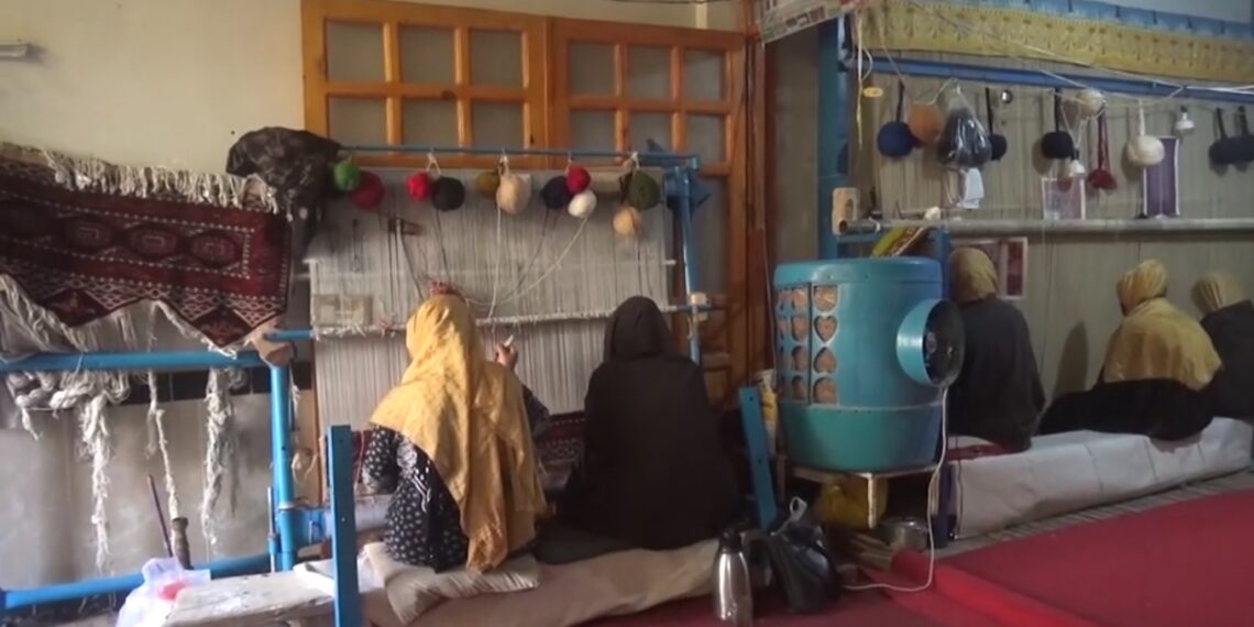 هرات کې یوه پانګواله ښځه غواړي راستنېدونکو ښځو ته د کار زمینه برابره کړي