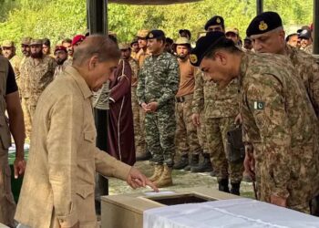 شریف: افغانستان دې د پاکستان او ټي‌ټي‌پي ترمنځ یو انتخاب کړي