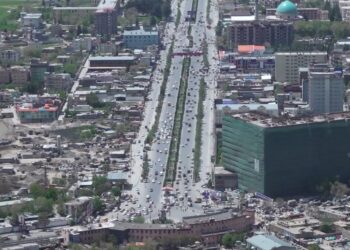 د کابل اوسېدونکي په ښار کې له ټرافیکي ګڼه ګوڼې او بې نظمۍ شکایت کوي