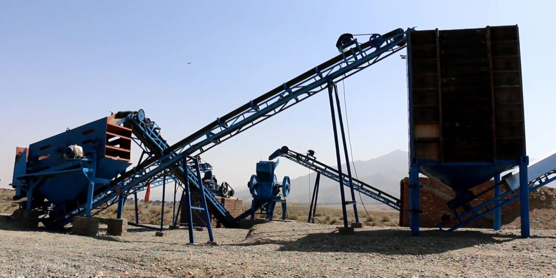 خوست کې د کرومایټ ډبرو پروسېس کارخونې فعالیت پيل کړ