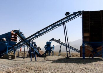 خوست کې د کرومایټ ډبرو پروسېس کارخونې فعالیت پيل کړ