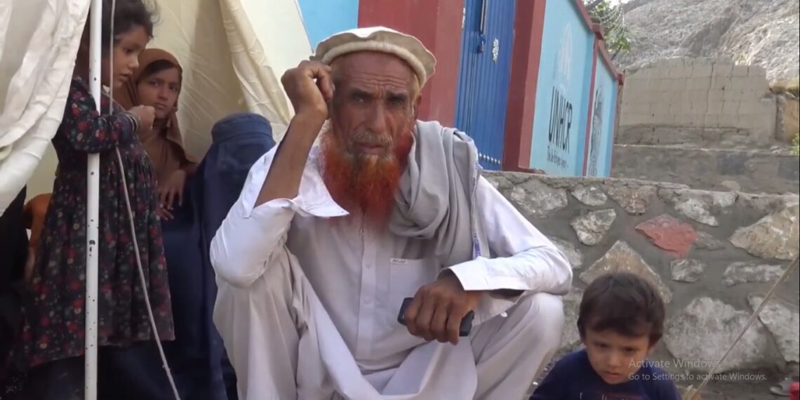 د ختیځ زلزله ځپلي له ژمي وړاندې د خپلو کورونو د جوړېدو غوښتنه کوي