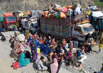 پاکستان کې له یو میلیون زیاتو افغانانو ته د وتلو ورکړل شوی وخت پای ته ورسېد