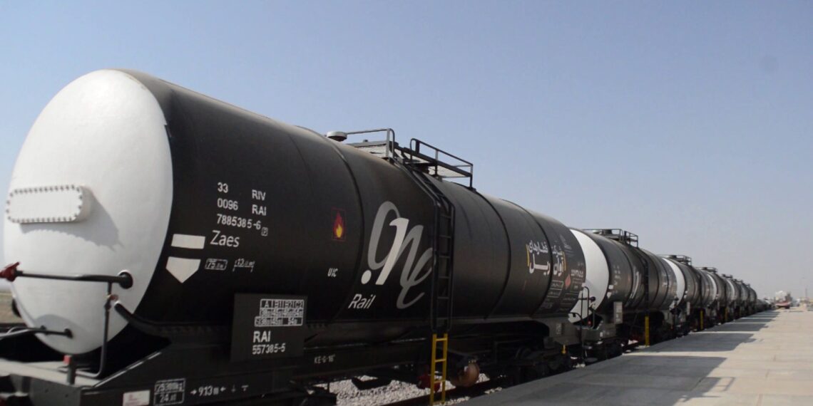 په لومړي ځل د خواف – هرات اوسپنې پټلۍ له لاري افغانستان ته د تېلو واردات پيل شول