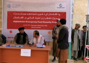 سمنګان کې پر بزګرانو د بذري تخمونو او کیمیاوي سرې د وېش لړۍ پیل شوه