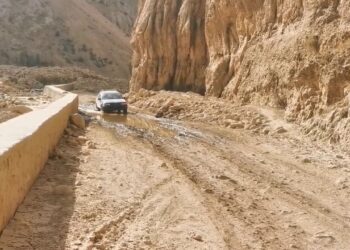 د سمنګان روی دوآب ولسوالۍ خلک د لارې له خرابوالي شکایت کوي