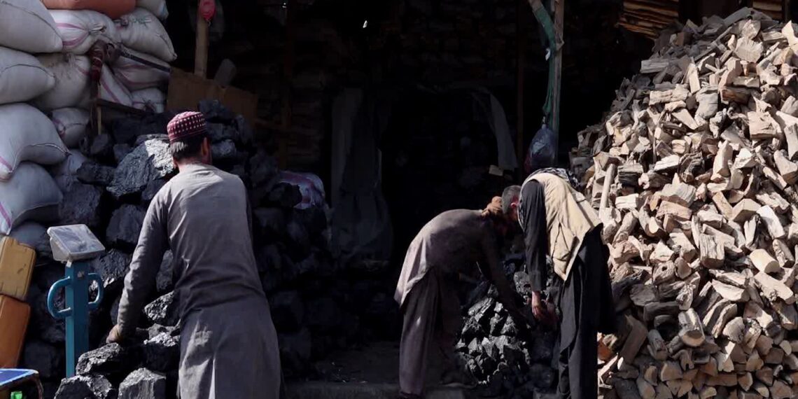 کابل ښاریان د ډبرو سکرو او لرګیو له لوړو بیو شکایت کوي