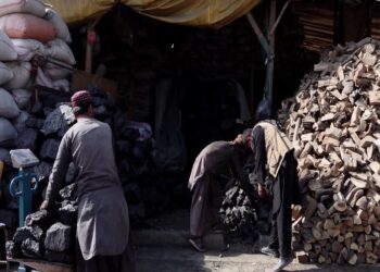 کابل ښاریان د ډبرو سکرو او لرګیو له لوړو بیو شکایت کوي