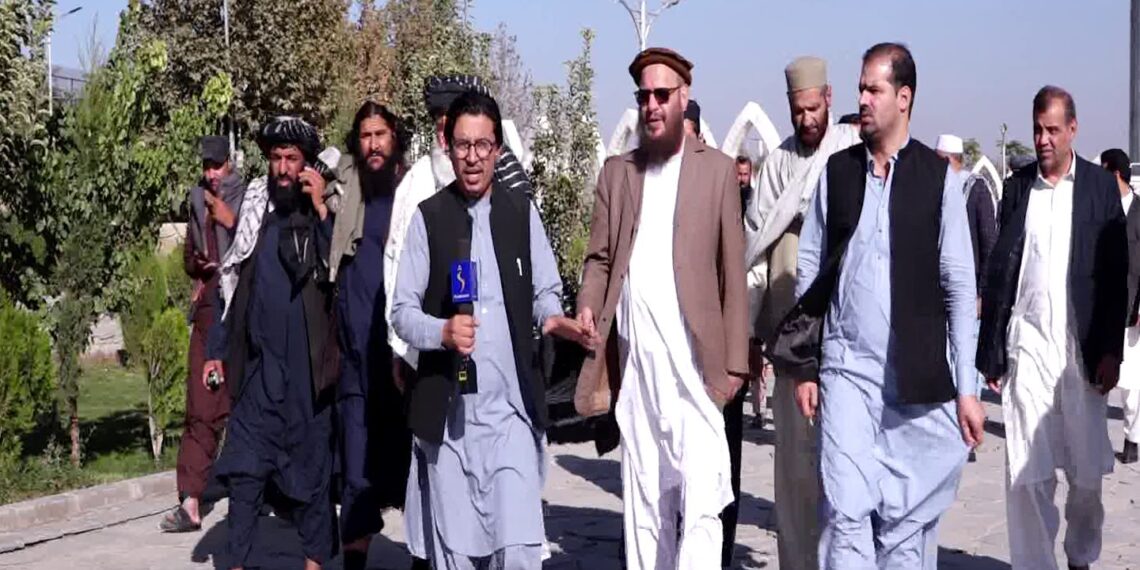 افغان ولس د بهرني یرغل پر وړاندې د امنیتي ځواکونو او حکومت ترڅنګ ولاړ دی