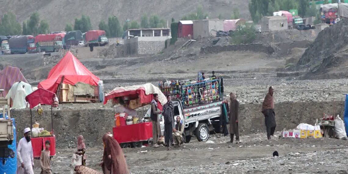 پاکستان د افغان کډوالو د نیولو او ځورولو لړۍ چټکه کړې