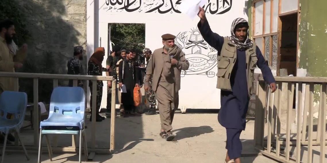 د ننګرهار له مرکزي زندان ۲۱۹ بندیان خوشي شول