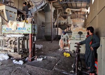 صنعتکاران: هلمند کې د برېښنا کمښت او تېلو لوړو بیو له امله ځینو کارخانو فعالیتونه درولي