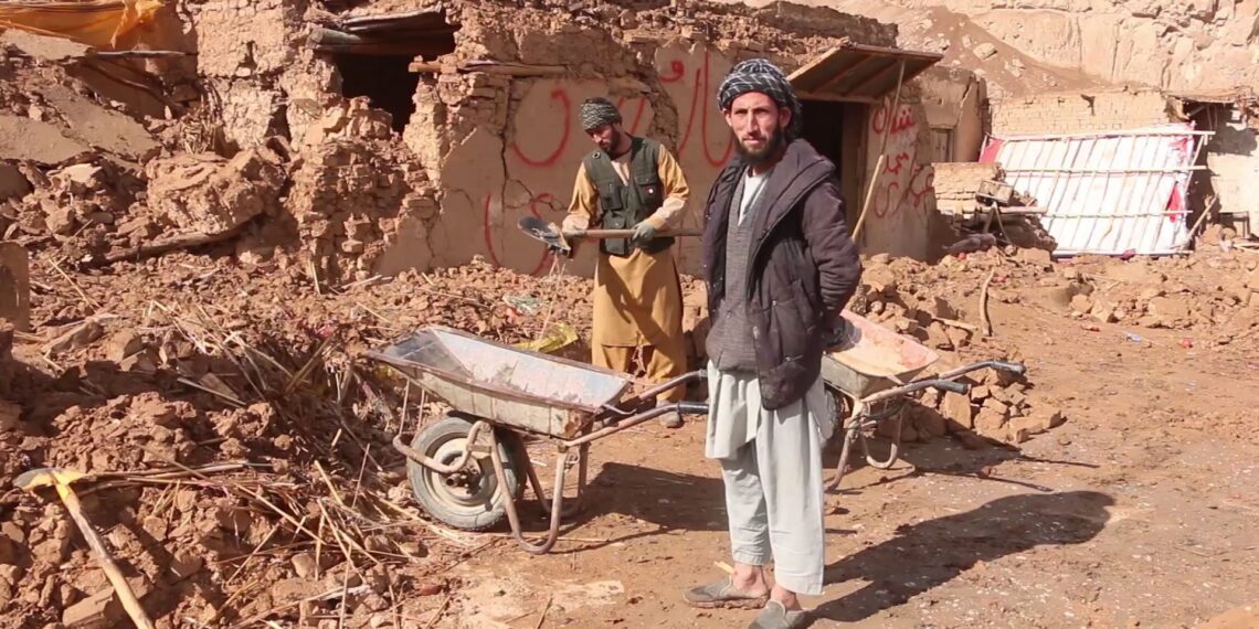 عامې روغتيا وزارت: شمالي ولايتونو کې زلزلې نږدې ۱۰۰۰ تنو ته مرګژوبله اړولې