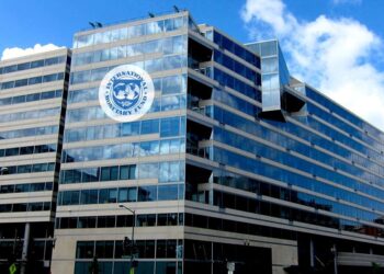 آی‌اېم‌اېف: پاکستان کې ورځ تربلې ډېرېدونکي فساد د دې هېواد خزانه تشه کړې