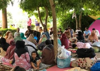 پاکستاني پولیسو د افغان کډوالو پر یوه مېشت پارک چاپه وهلې، ګڼ کډوال یې وهلي او نیولي دي