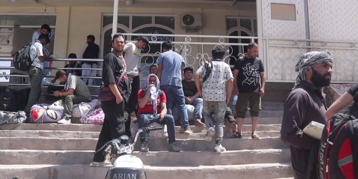 ایران ته په قاچاقي لارو د افغان ځوانانو تګ زیات شوی