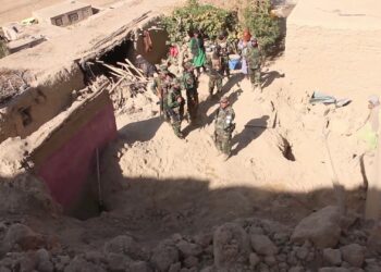 زلزلې د بلخ په ۶ ولسوالیو کې هم ګڼ ځاني او مالي زیانونه اړولي