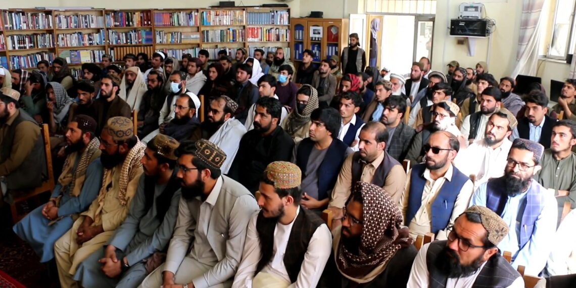 خوست ځوانان د حکومت په اډانه کې د کار او رول غوښتنه کوي