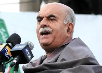 اڅکزی: د پاکستان اوسني حکومت د افغانستان په اړه د انګرېزانو په پله روان دی