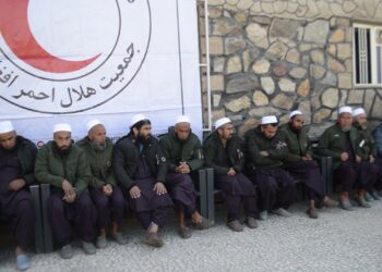 د دوه کلنې درملنې پای؛ سرې میاشتې هرات کې یو شمېر ناروغان خپلو کورنیو ته وسپارل