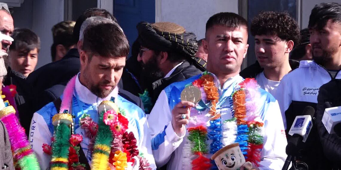 د اسلامي پیوستون سیالیو ګډونوال افغان لوبغاړي له مډالونو سره راستانه شول