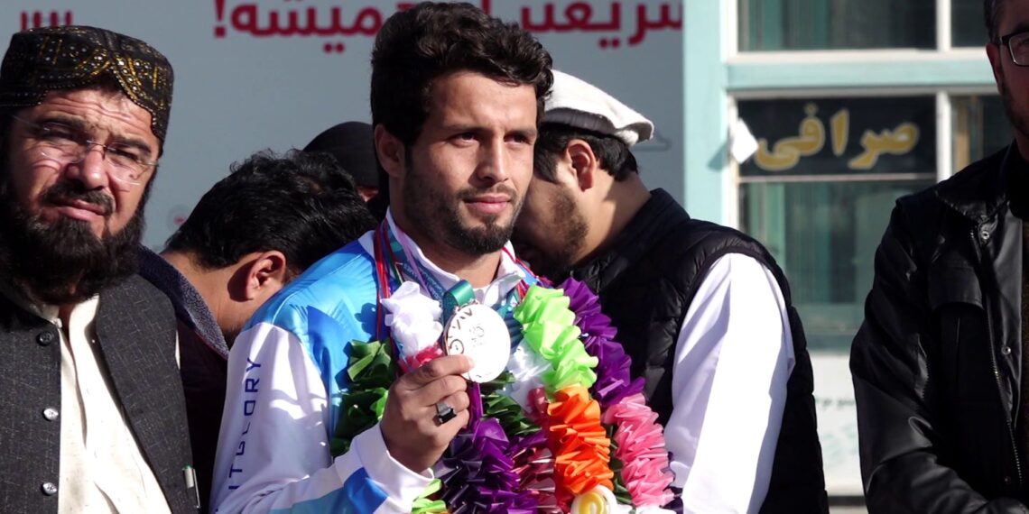 د ووشو رزمي لوبو لوبغاړي د اسلامي هېوادونو له پیوستون لوبو را ستانه شول