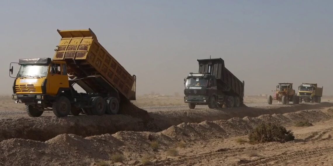 ترکمنستان سره په پوله یوه بل بندر ته د غځېدلي سړک جوړولو کار پيل شو