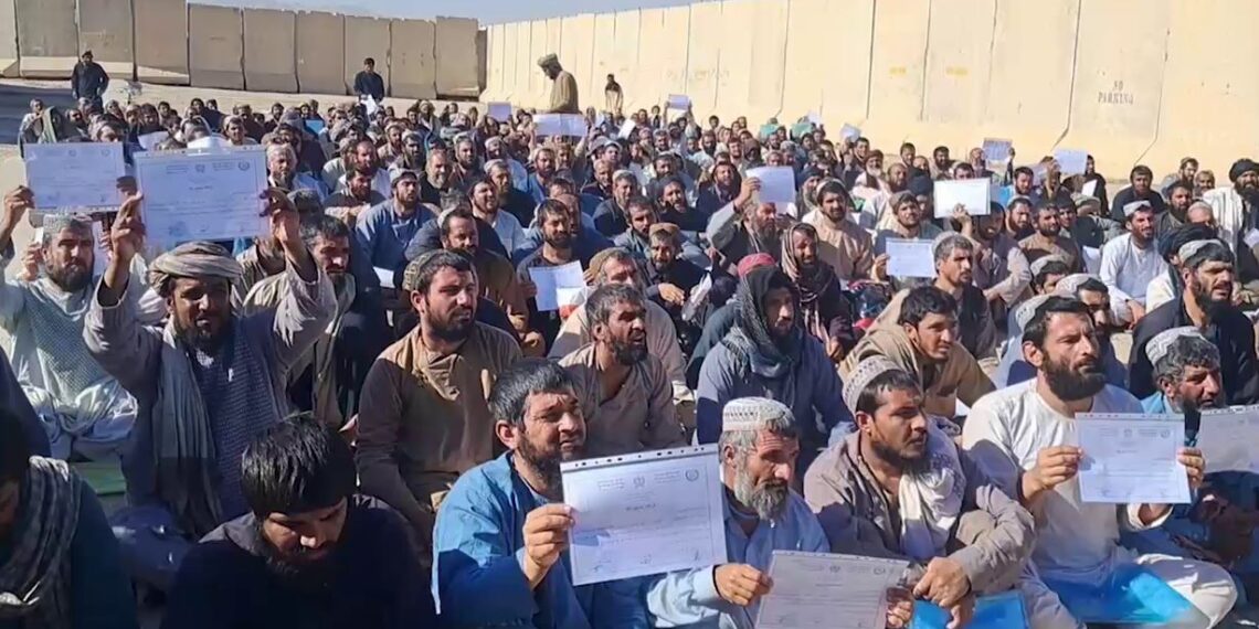 کندهار کې له نشه يي توکو رغېدلي۳۰۰ تنه له حرفوي زده کړو فارغ شول