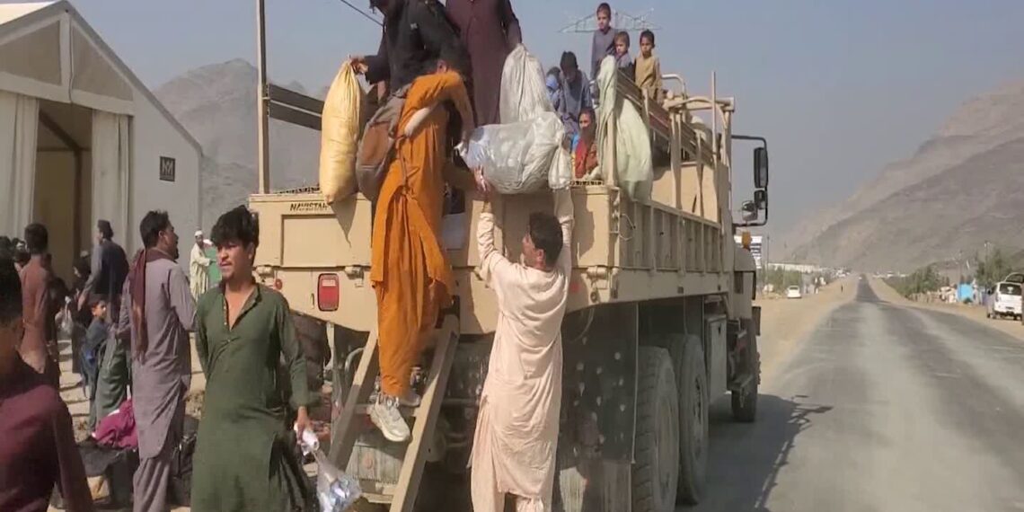 پاکستان تېرو ۳ ورځو کې څه باندې پنځه زره افغان کډوال هېواد ته راستانه کړي