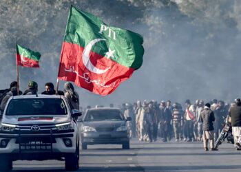 عمران خان په ټول پاکستان کې پر خپلو پلویانو د پراخو لاریونونو غږ کړی