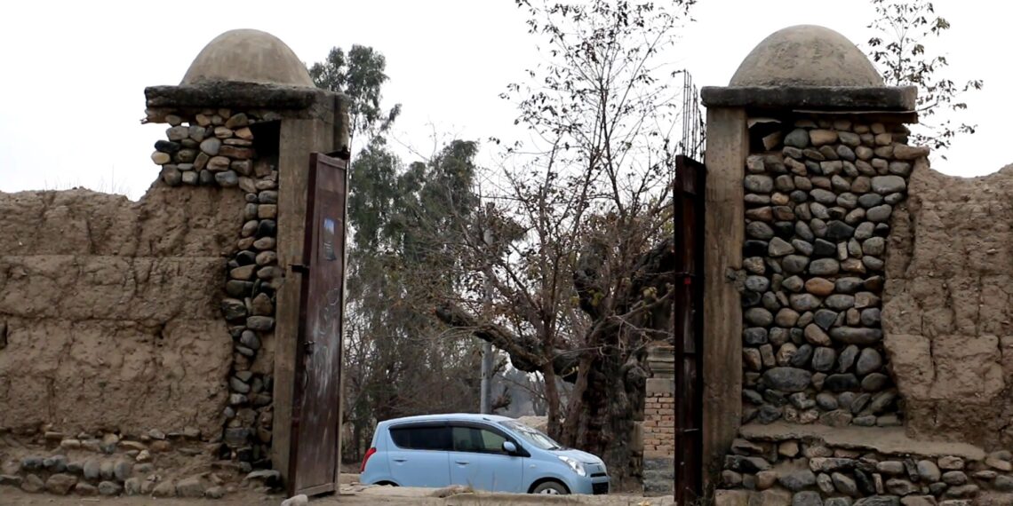 خوست کې یوه لرغونې کلا او جومات د ویجاړېدو له خطر سره مخ دي